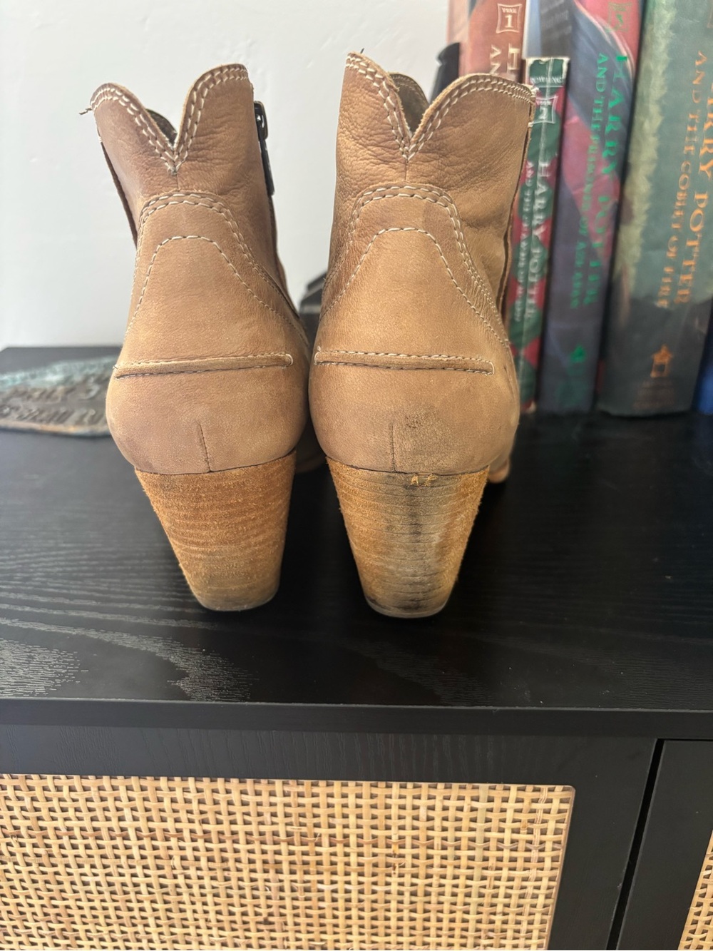 Frye Renee Seam Short Western Ankle Boot size 10M - Picture 5 of 9